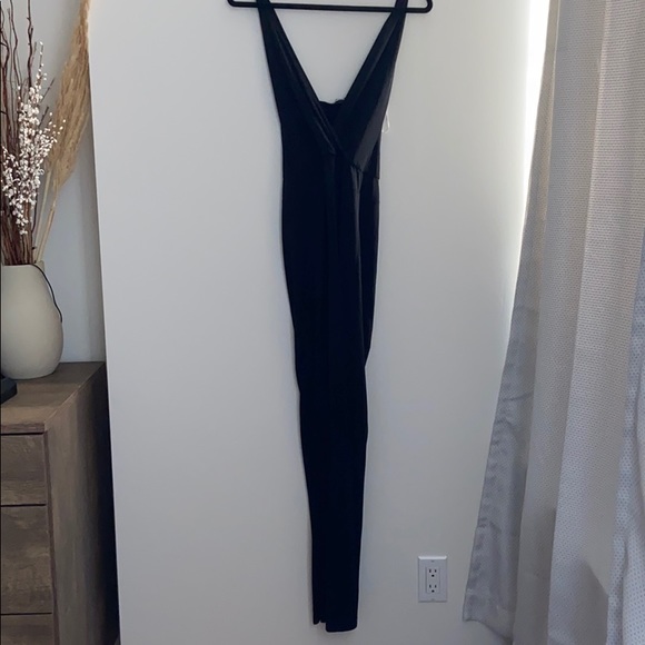 Elegant black halter jumpsuit - Picture 1 of 4